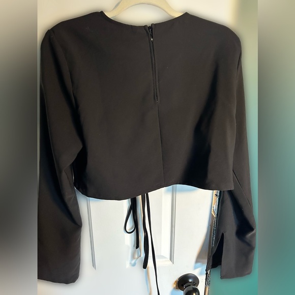 NWOT - H&M long-sleeve crop top - Picture 2 of 3